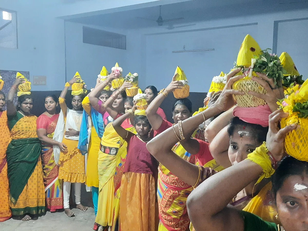 திரிசூல வடிவில் காளியம்மன்: கூடலூர் கோயிலில் கும்பாபிஷேக விழா - பால்குடம் சுமந்த பக்தர்கள்!