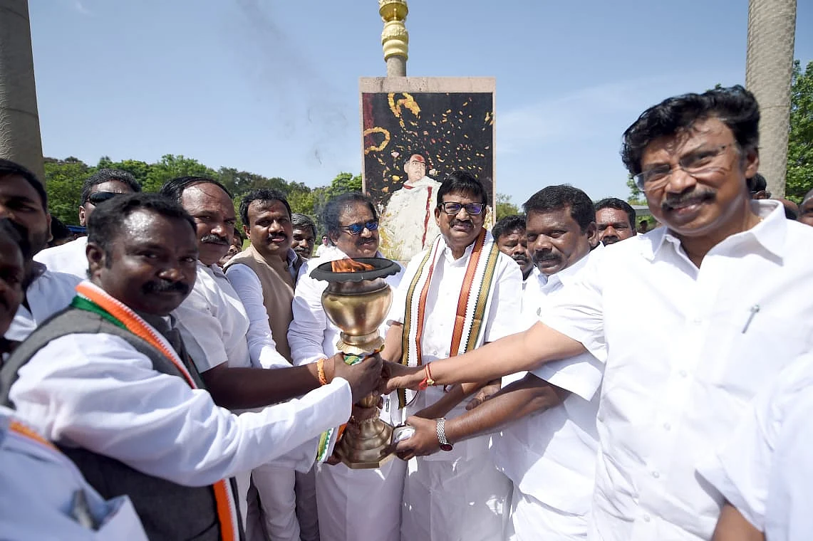 ஸ்ரீபெரும்புதூரில் காங்கிரஸ் நிர்வாகிகள்