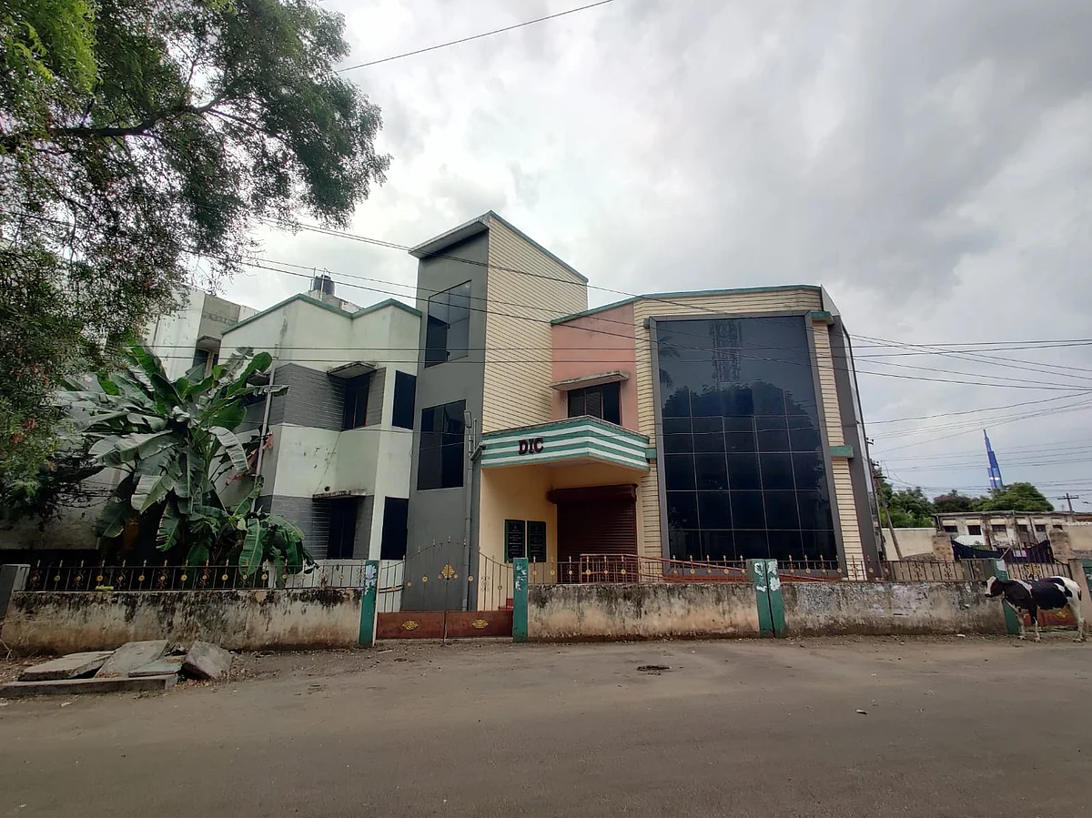 திருச்சி: `கடனுக்கு கமிஷன்..!' - தொழில் மைய அதிகாரிகள் வீட்டில் லஞ்ச ஒழிப்புத்துறை ரெய்டு!