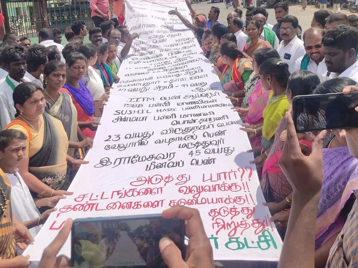 ராமேஸ்வரம்: மீனவப் பெண் கொலை... வலுக்கும் போராட்டம்!