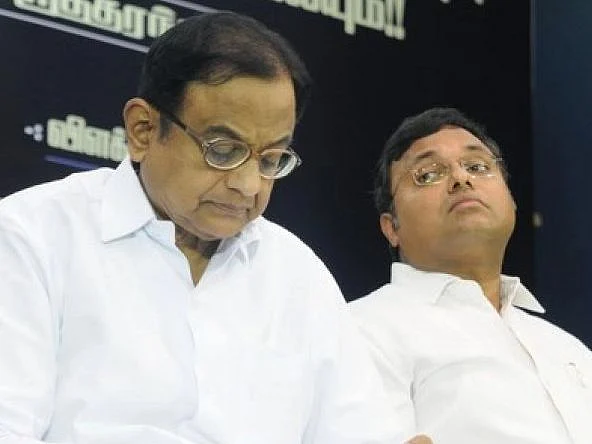 உயிரோடு இல்லாதவரைக் குறிப்பிட்டு FIR - ப.சிதம்பரம் விவகாரத்தில் கோட்டைவிட்டதா சி.பி.ஐ?