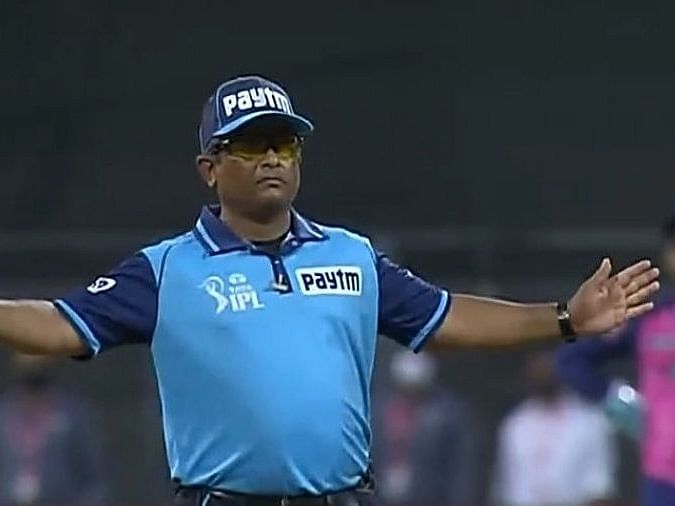 IPL 2022: ஒயிடுக்கு ரிவ்யூ கேட்ட சஞ்சு சாம்சன் - தீர்ப்பு வழங்குவதில் நடுவர்கள் தடுமாறுவது ஏன்?