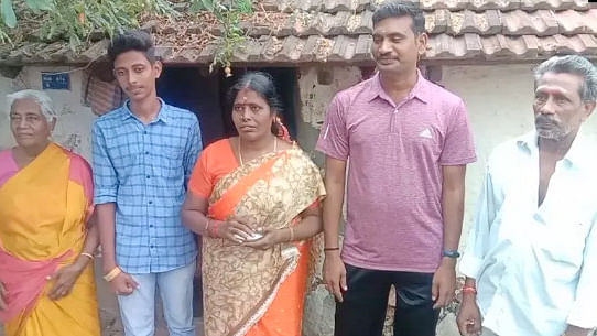 ஹாக்கி அணிக்குத் தேர்வான அரியலூர் இளைஞர்