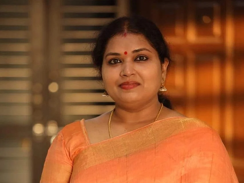 `ஜெயலலிதா தன் தங்கச் செயினை கழற்றிக் கொடுத்தது இவருக்குத்தான்'- பாடகி சங்கீதா சஜித் மரணம்!