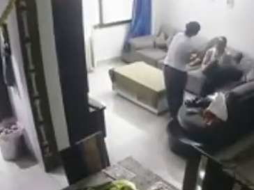 `மனைவி கிரிக்கெட் மட்டையால் அடிக்கிறார்!' - சிசிடிவி ஆதாரங்களோடு நீதிமன்றம் சென்ற கணவர்