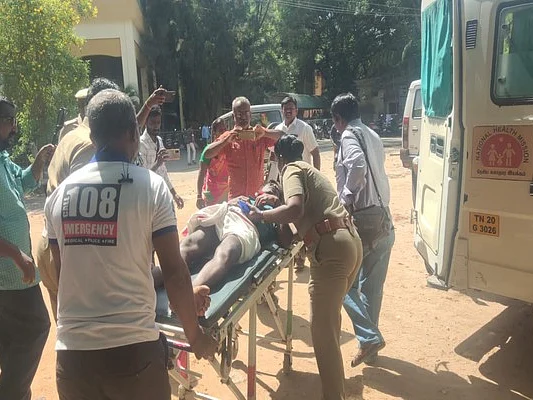 நெல்லை: ஆட்சியர் அலுவலகத்தில் விஷம் குடித்த தொழிலாளி - கடிதத்தில் உருக்கமாக எழுதியிருப்பது என்ன?