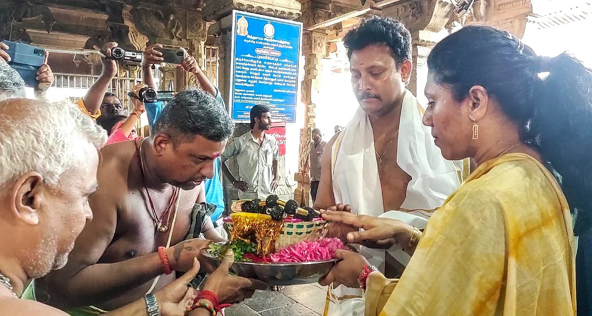 மனைவியுடன் அன்பில் மகேஸ்