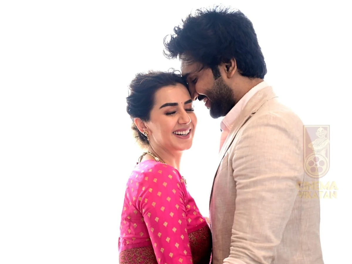 "இதழோரமாய்... சிறு புன்னகை... நீ காட்டடி, என் முல்லையே!" ஆதி - நிக்கி கல்ராணி லேட்டஸ்ட் ஃபோட்டோஷூட்!