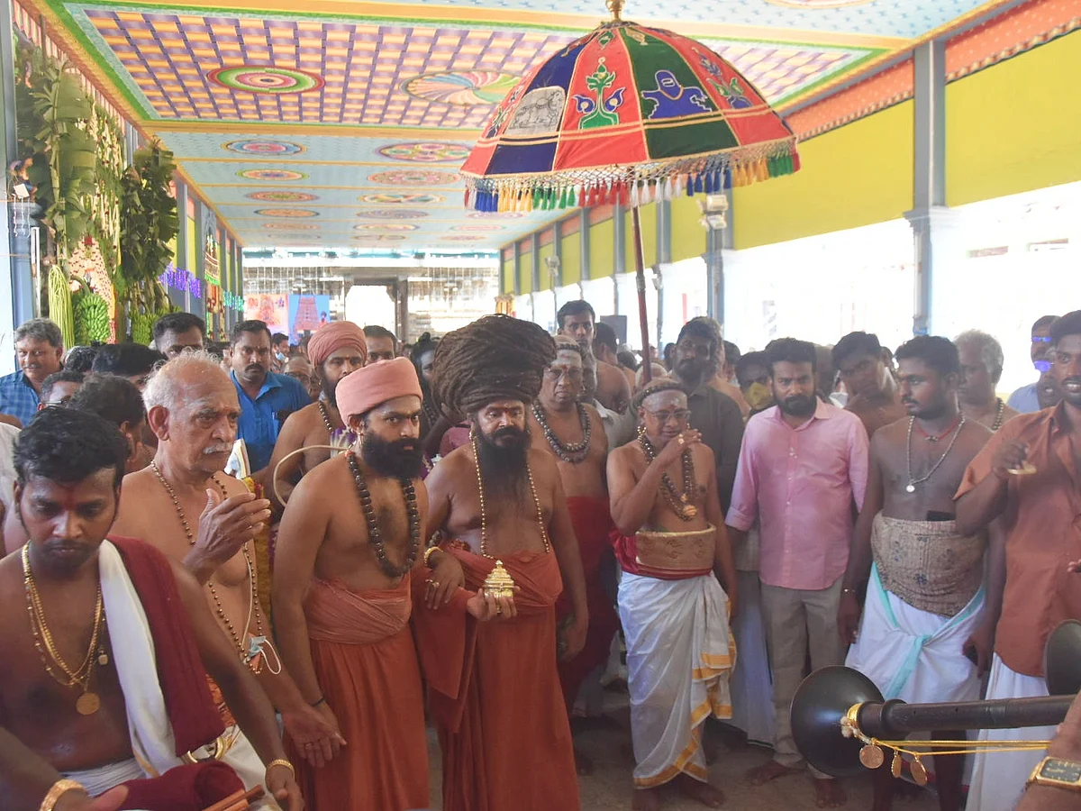 ``மனிதனை மனிதன் சுமப்பதால்..!" - தருமபுர ஆதீன நிகழ்ச்சியில் பல்லக்கு தூக்க கோட்டாட்சியர் தடை