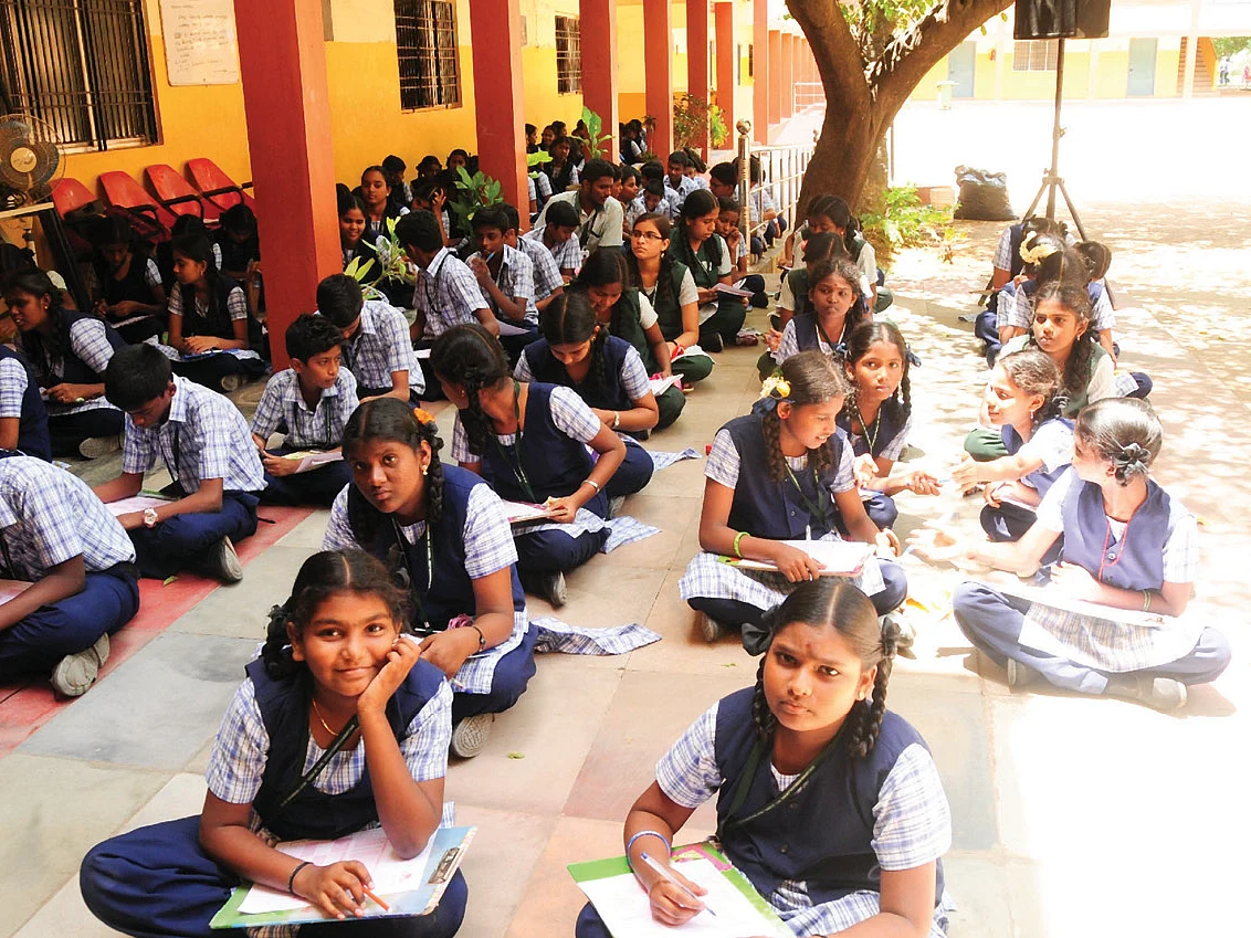 கற்கை நன்றே - 5 - மாணவிகளுக்கு மட்டுமேயான உதவித்தொகைகள்!