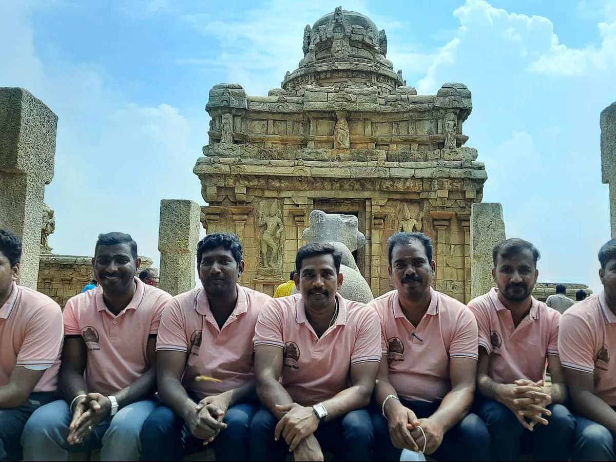போட்டோகார்டுகளின் வழியே தமிழர்களின் வரலாற்றைக் கற்பிக்கும் ஆற்றுப்படை குழுவினர்!
