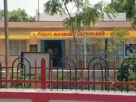 போலீஸிடம் போன்கேட்டு வாக்குவாதம்; கைவிலங்கால் வேன் கண்ணாடியை உடைத்த விசாரணைக் கைதி!