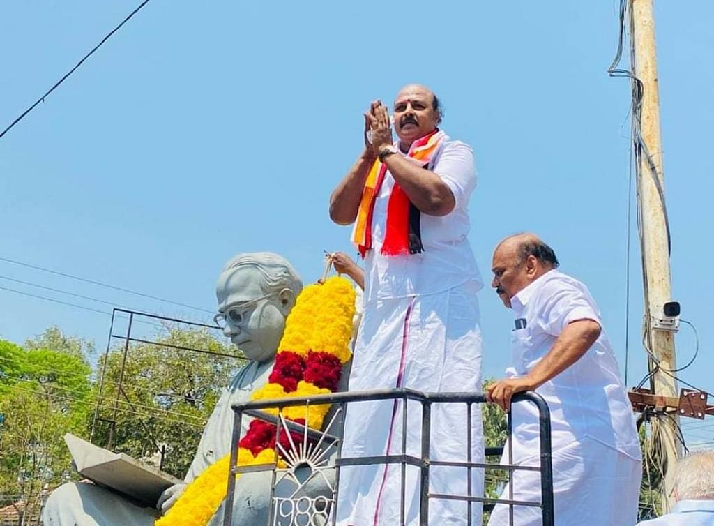 தி.மு.க எம். எல்.ஏ-க்கள் டி.கே.ஜி நீலமேகம், துரை.சந்திரசேகரன்