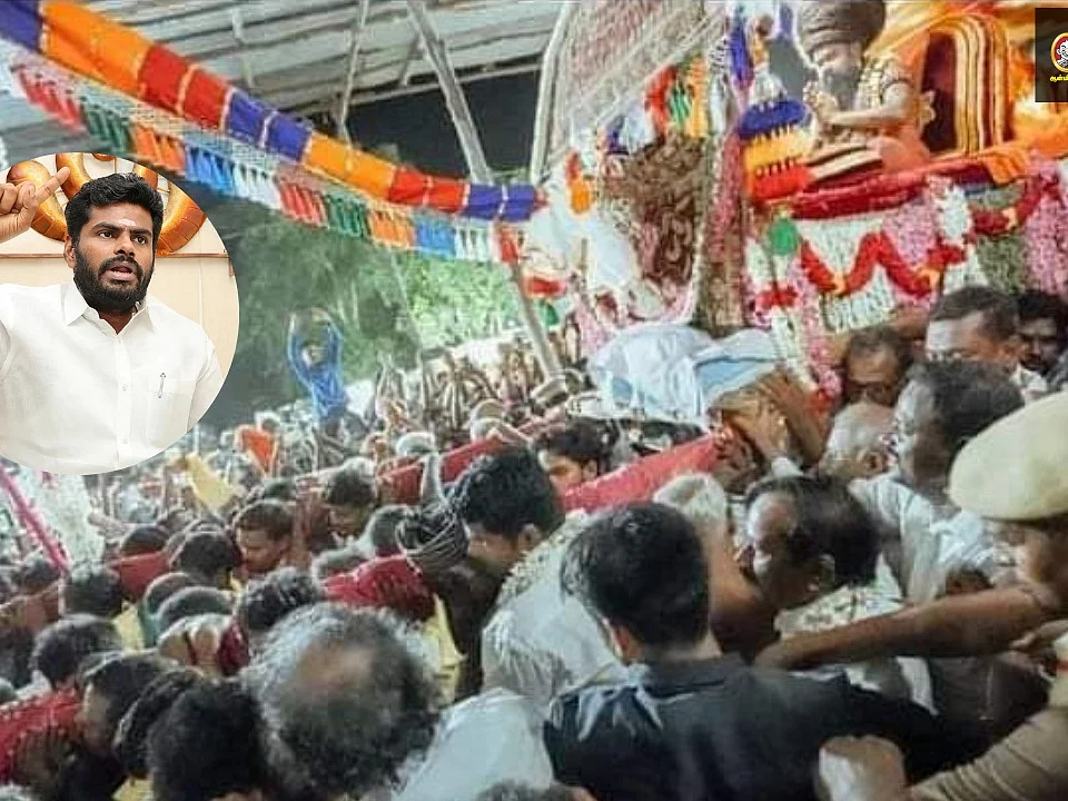 பட்டணப்பிரவேசம்: பல்லக்கைத் தோளில் சுமந்த அண்ணாமலை; பரிவாரங்களுடன் நடந்த ஊர்வலம்!