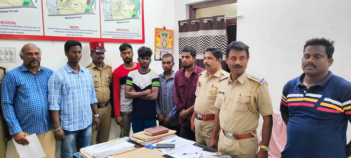 குற்றவாளிகளுடன் போலீஸார்