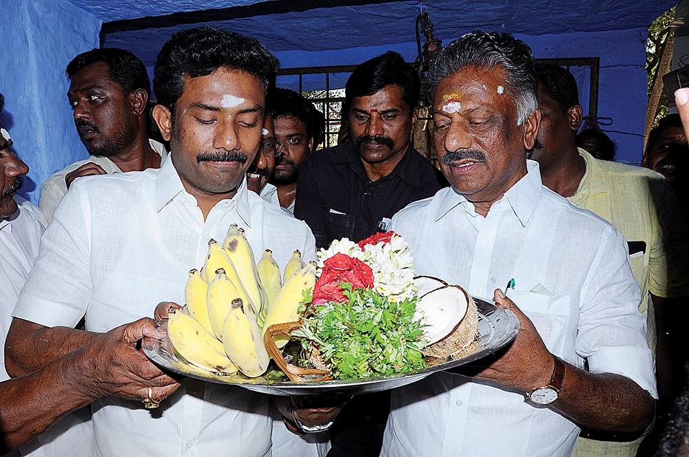 ரவீந்திரநாத் - பன்னீர்செல்வம்