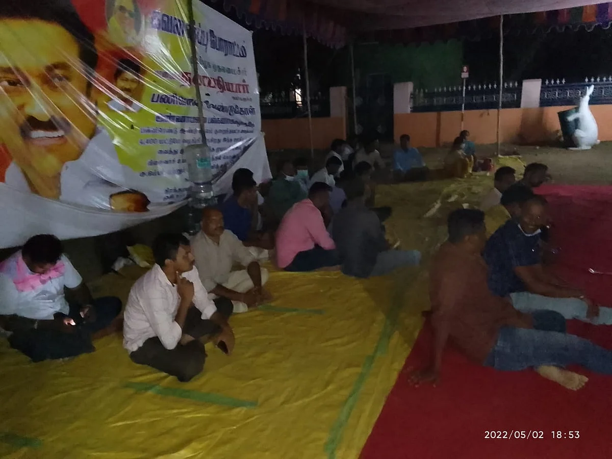 போராட்டத்தில் ஊழியர்கள்