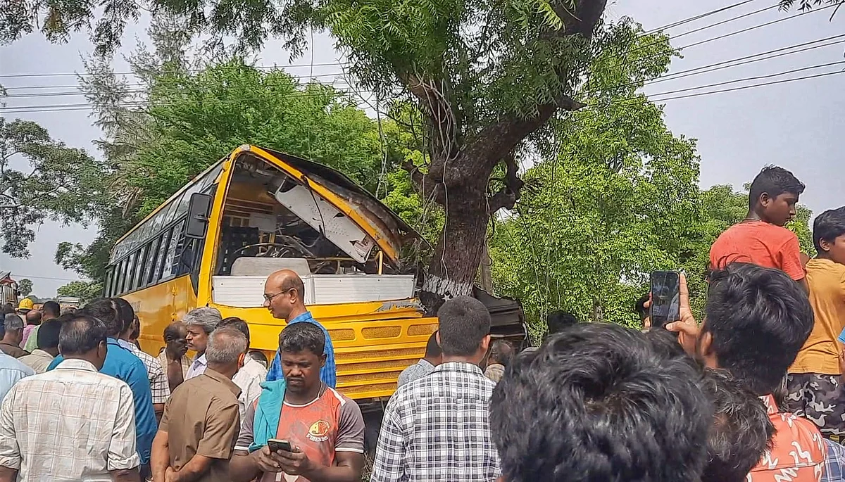 விபத்துக்குள்ளான கல்லூரிப் பேருந்து