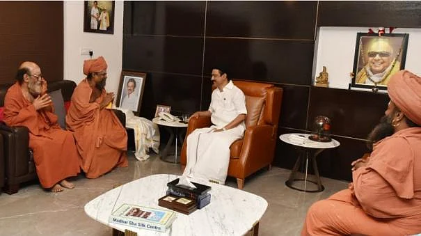 முதல்வருடன் குன்றக்குடி அடிகளார்