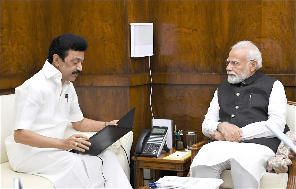 ஒரே மாதத்தில் ரூ.1.67 லட்சம் கோடி ஜி.எஸ்.டி வசூல்... குஷியில் மத்திய அரசு... குமுறும் தமிழக அரசு!