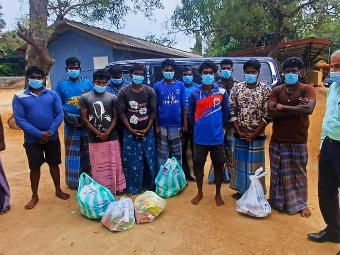 ``ராமேஸ்வரம் மீனவர்கள் 12 பேர் விடுதலை; 15 வருடத்துக்கு எல்லை தாண்டக்கூடாது” - இலங்கை நீதிமன்றம்