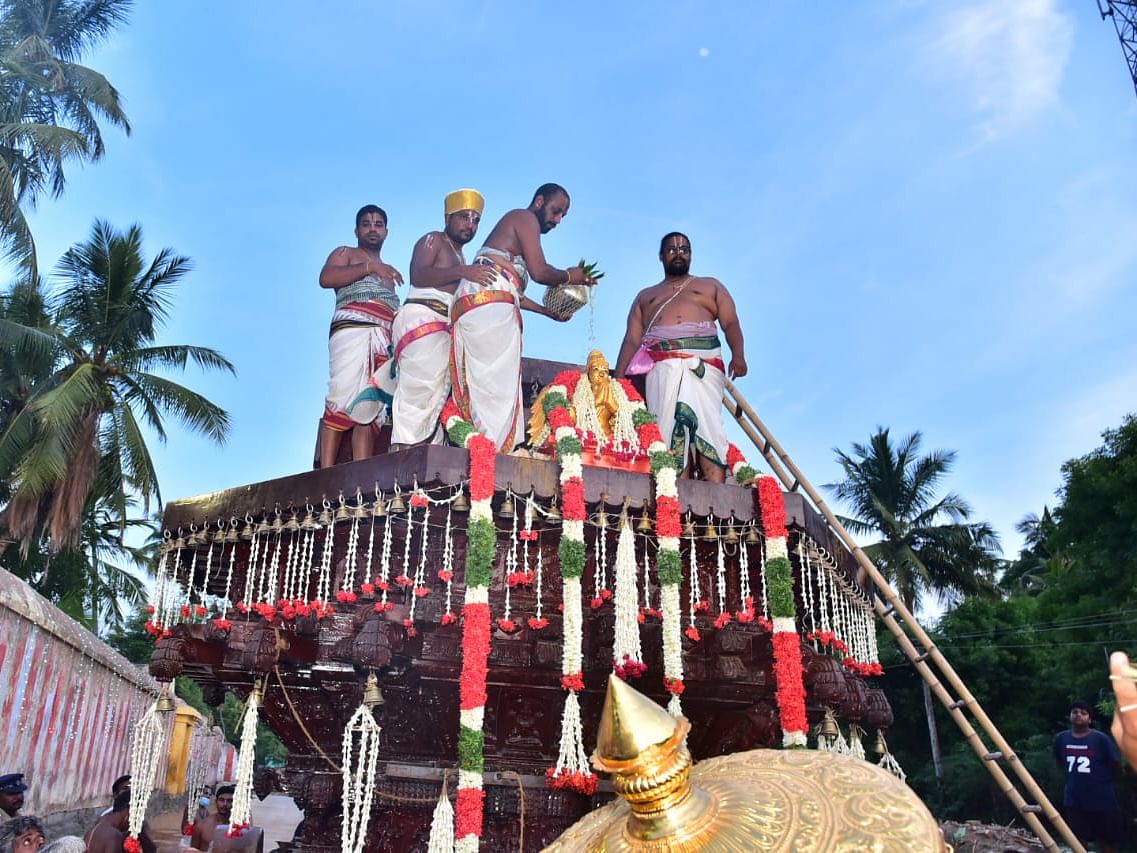300 ஆண்டுகளுக்குப் பிறகு திருத்தேர் வெள்ளோட்டம்; அதிர்ந்த `கோவிந்தா' கோஷம்!
