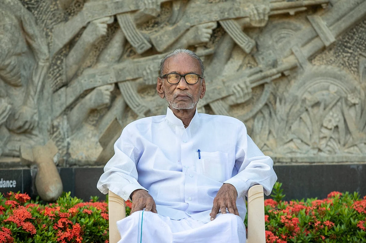 முள்ளிவாய்க்கால் முற்றத்தில் பழ.நெடுமாறன்