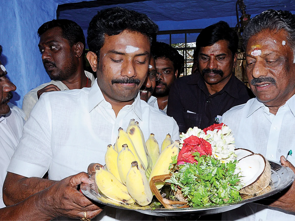 வாரிசு அரசியல்... சமூக அரசியல்... புது அடிமை முறை! - அ.தி.மு.க-வில் புதுப் புகைச்சல்