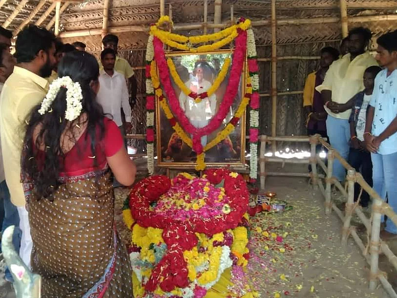 காடுவெட்டி: ``ராமதாஸ் குடும்பம் கடைசிவரை குருவைப் பயன்படுத்திக்கொண்டது!" - ஆதரவாளர்கள் கோஷம்