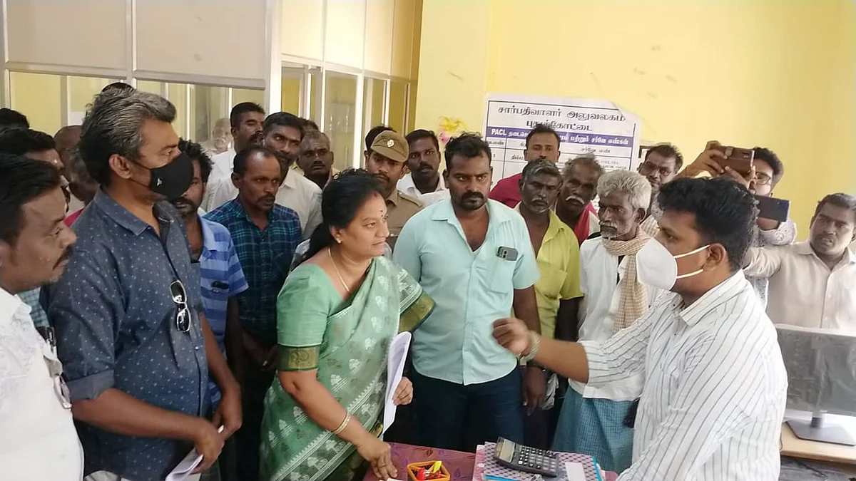 சார் பதிவாளர் மோகன்தாஸிடம் விளக்கம் கேட்ட சசிகலா புஷ்பா