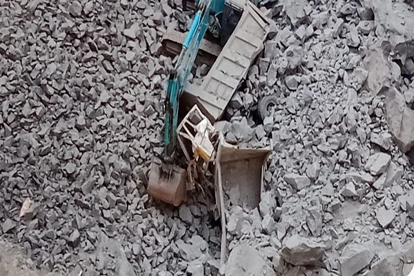 வெடிவைத்து பாறை தகர்ப்பு