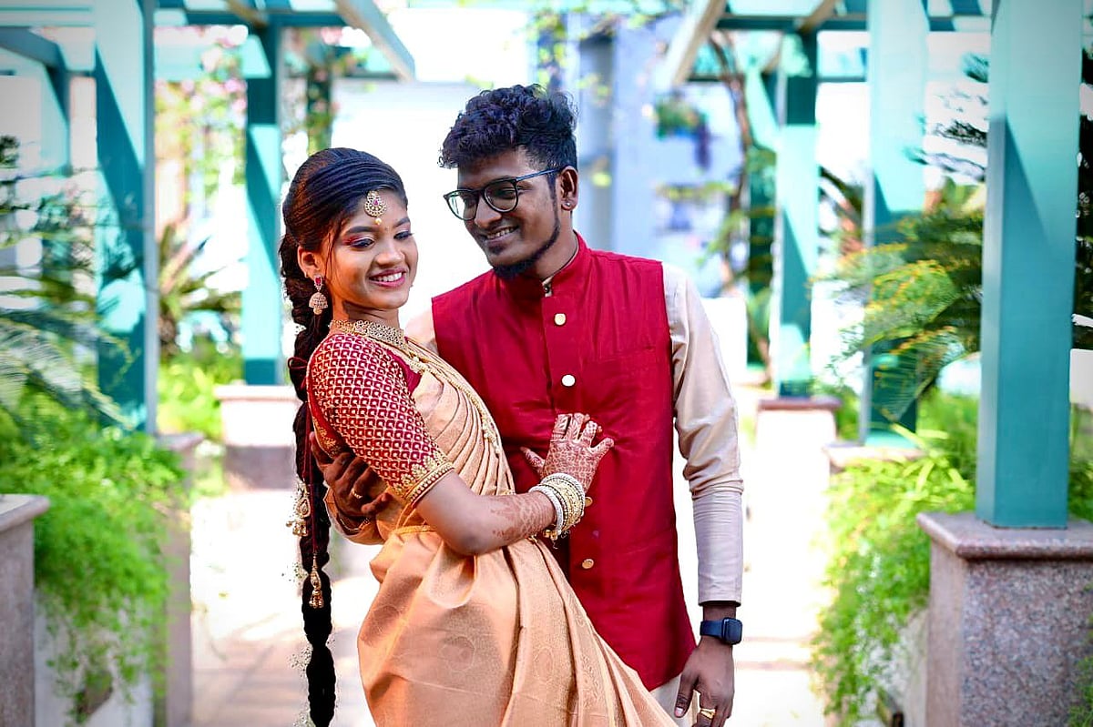 `கண்ணான கண்ணே' பாடலால் தொடங்கிய காதல் இந்து, கிறிஸ்தவ முறைப்படி நடந்த 
அஜய் கிருஷ்ணா- ஜெஸி திருமணம்!