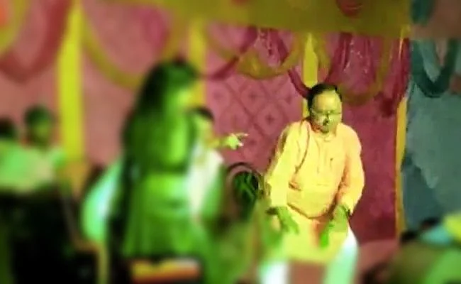 நடனமாடும் எம்.எல்.ஏ