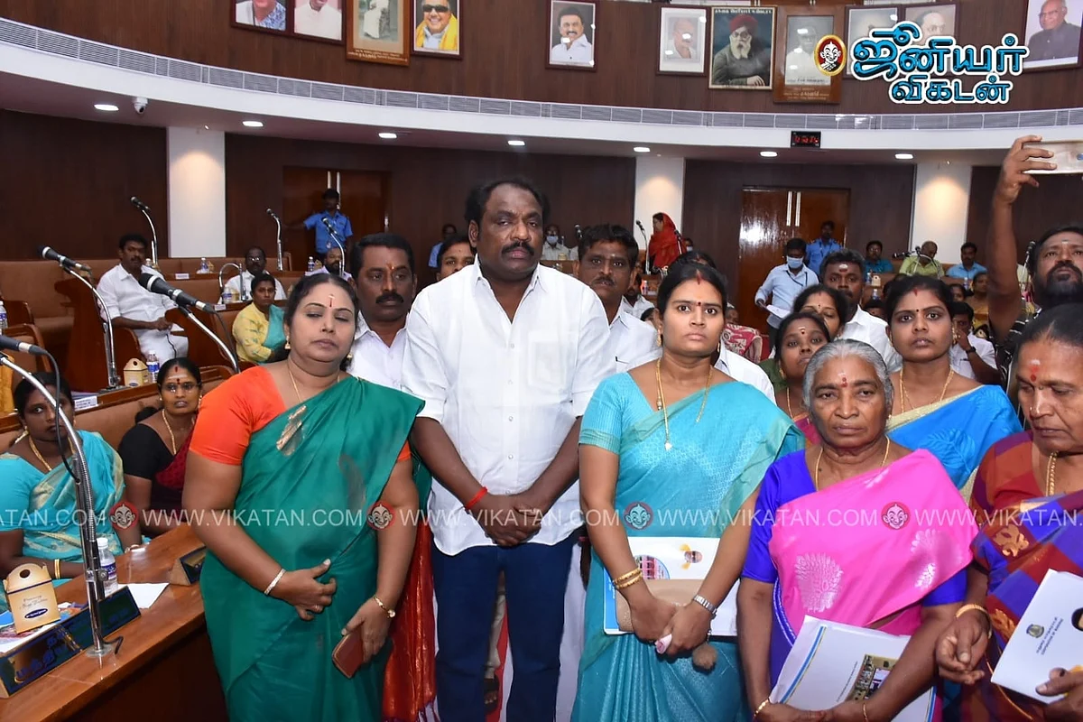 அ.தி.மு.க கவுன்சிலர்கள் இருக்கைப் பிரச்னை