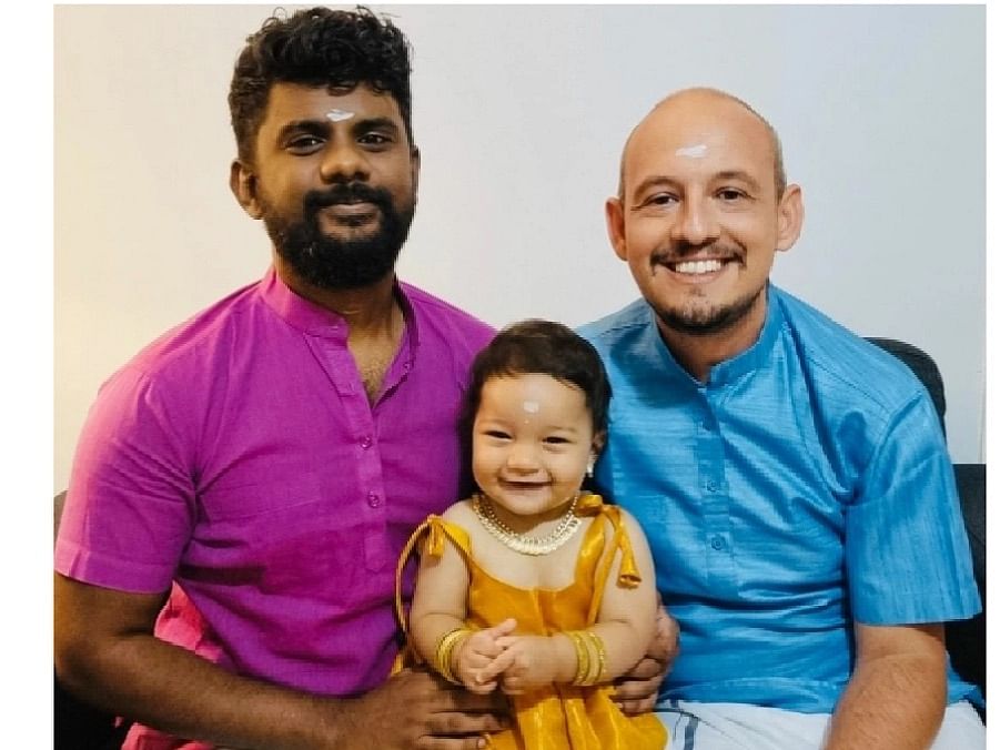 `யார் இந்த Dads of Meenakshi ?!' - இன்ஸ்டாகிராமில் கவனம் பெறும் தன்பாலின தம்பதியர்!