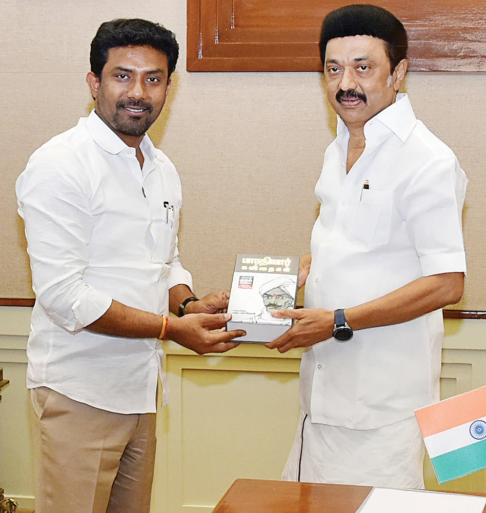 மிஸ்டர் கழுகு: ‘டீல்’ பேசிய எடப்பாடி... ‘எஸ்கேப்’ ஆன பன்னீர்...