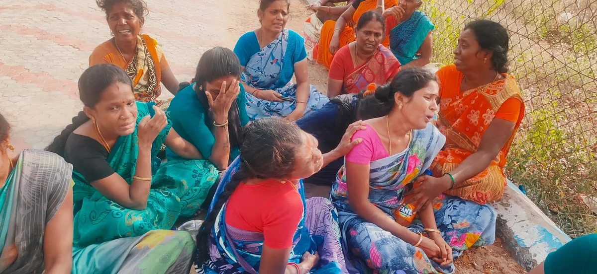 கதறி அழும் சந்திராவின் உறவினர்கள்