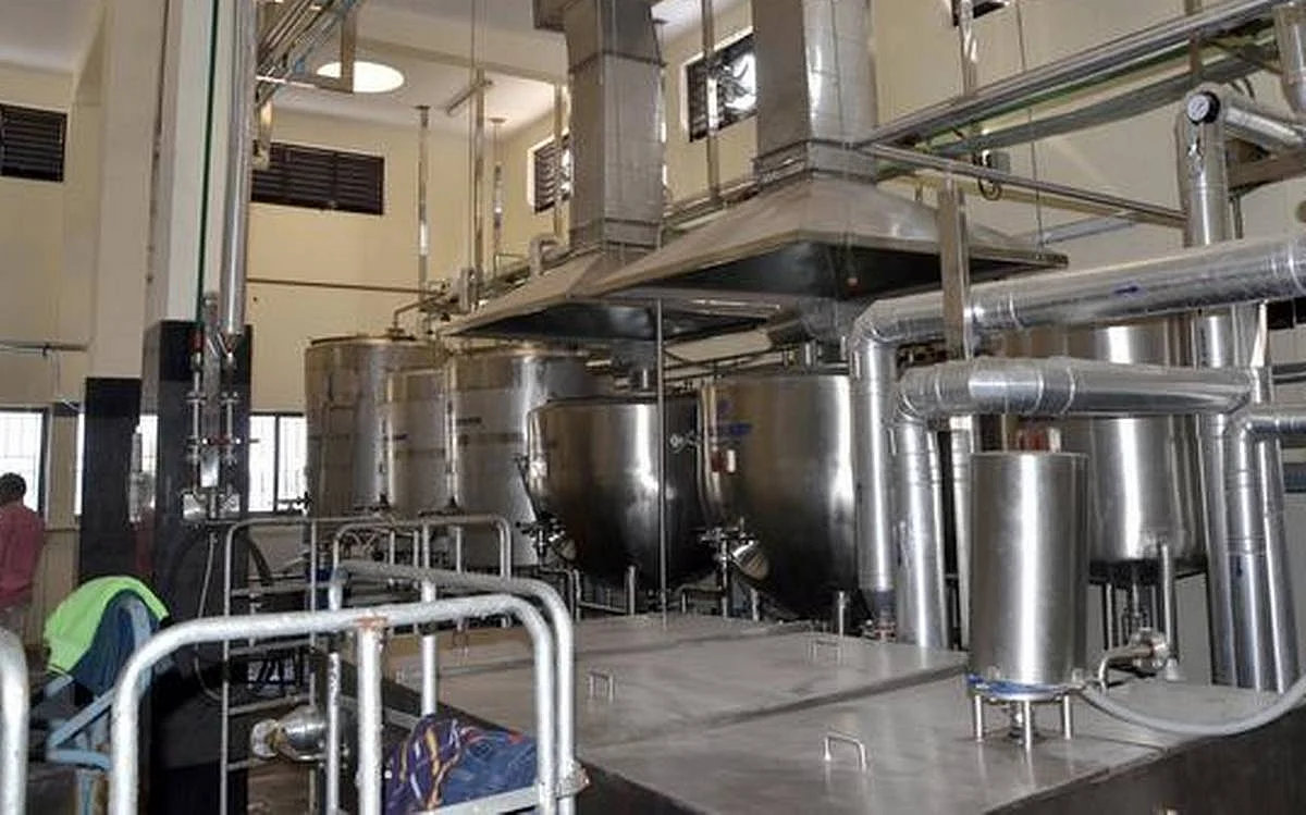 கடலூர்: பெட்ரோல் தொழிற்சாலையில் கொள்ளை; போலீஸார் மீது பெட்ரோல் வெடிகுண்டு வீசப்பட்டது உண்மையா?!