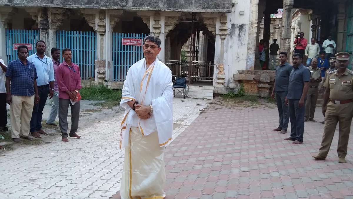 ஆளுநர்