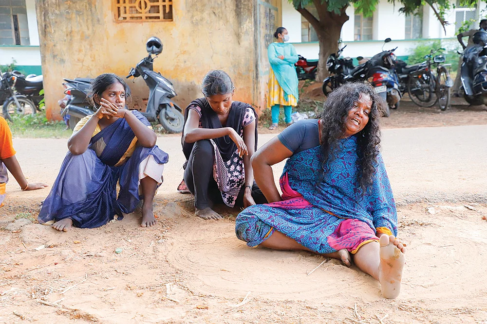 “உறவுகளை இழந்துட்டோமே!” - கலங்கும் களிமேடு