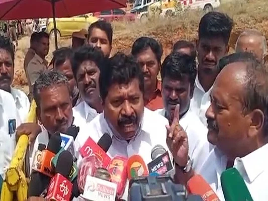 நெல்லை குவாரி விபத்து: ``மீட்புப் பணியில் தொய்வு; முதல்வர் நேரில் வரவேண்டும்!" -வலியுறுத்தும் அதிமுக