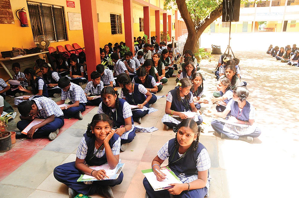 கற்கை நன்றே - 5 - மாணவிகளுக்கு மட்டுமேயான உதவித்தொகைகள்!