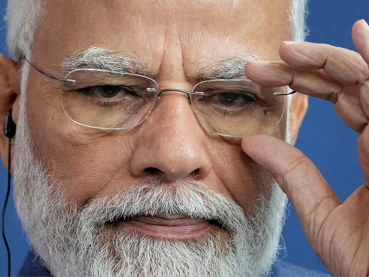 நெகிழ்ச்சியில் கண்கலங்கிய மோடி; தன் எதிர்காலக் கனவு பற்றி அப்படி என்ன சொன்னார் அந்த மாணவி?!
