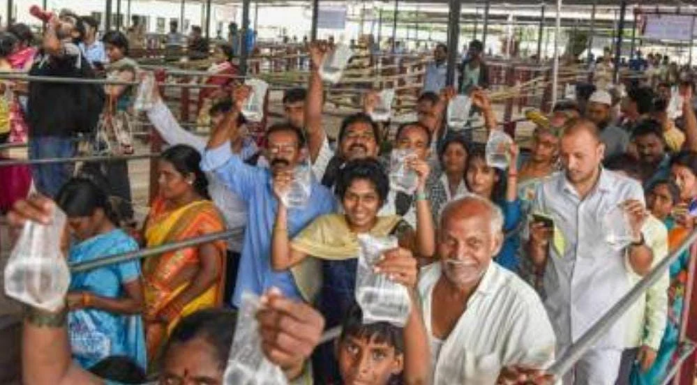 மீன் பிரசாதம் வழங்கும் நிகழ்வு