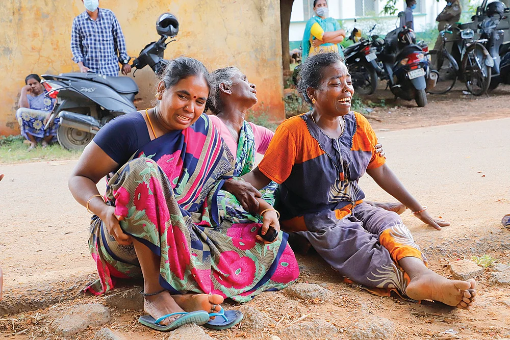 “உறவுகளை இழந்துட்டோமே!” - கலங்கும் களிமேடு