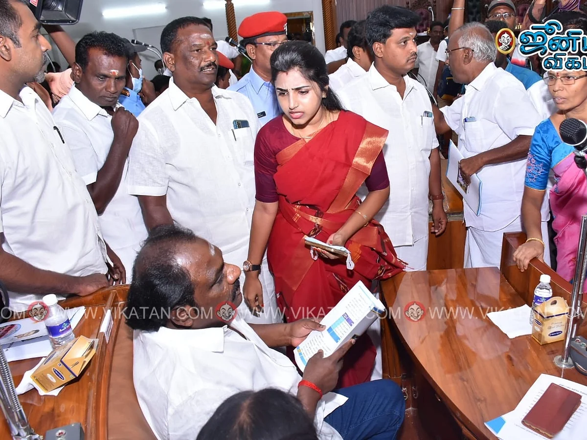 மாமன்றக் கூட்டத்தில் செய்தியாளர்கள் மீது தாக்குதல் நடத்திய திமுக-வினர்! - வருத்தம் தெரிவித்த மேயர்