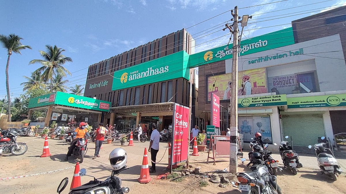 கோவை: பிரபல ஆனந்தாஸ் உணவகம் சம்பந்தப்பட்ட இடங்களில் வருமானவரித்துறை  சோதனை!