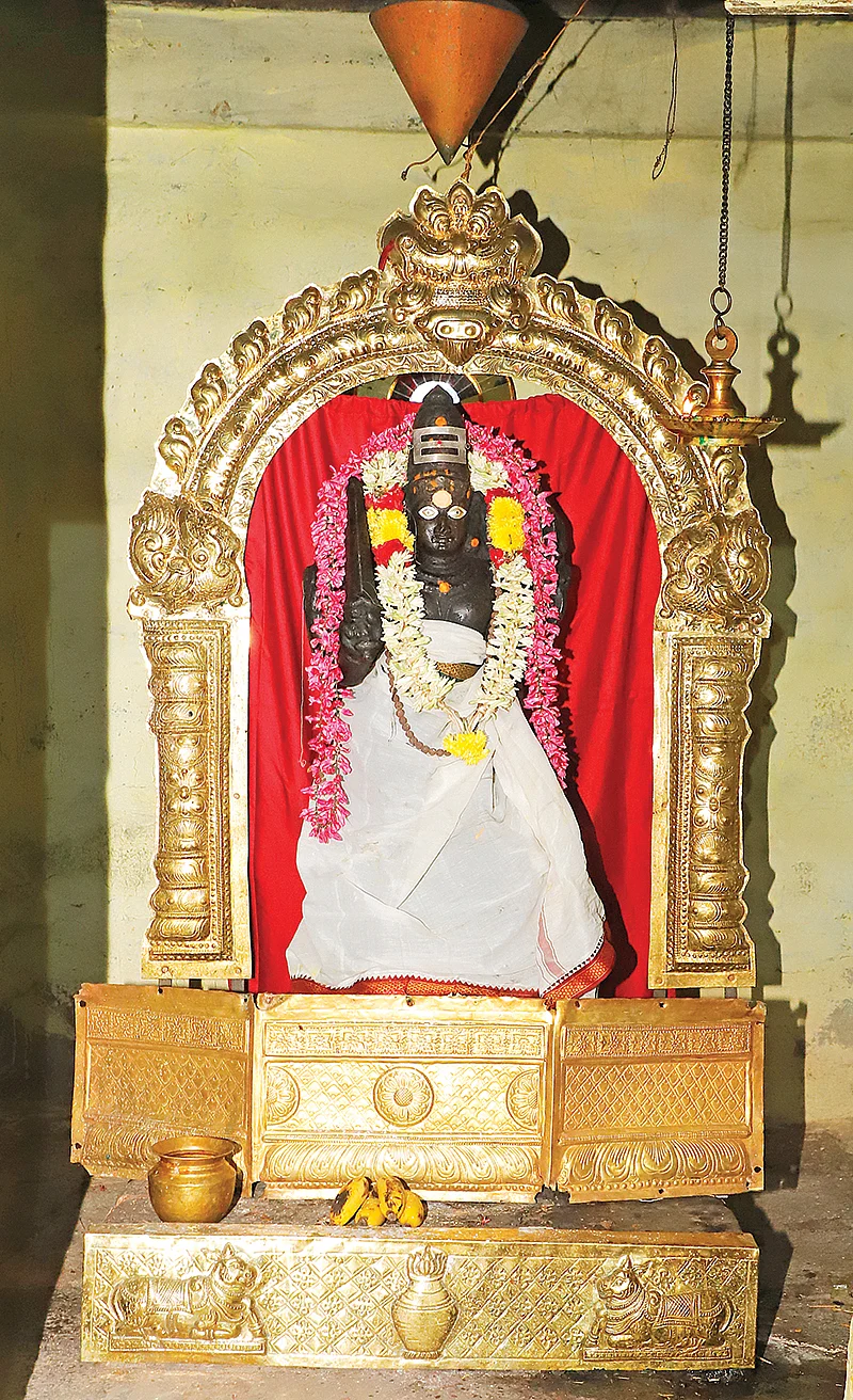 ஒட்டக்கூத்தரும் ரவணச்சித்தரும் வழிபட்ட வீரபத்திரர்!