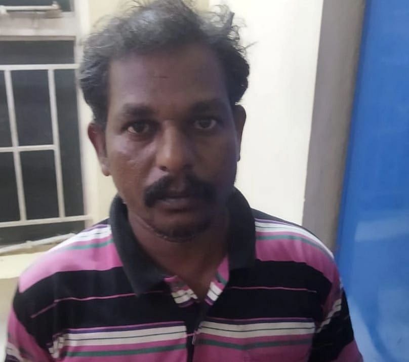 திருச்சி: பள்ளிக் மாணவிகள் முன் நிர்வாண போஸ்; ஆபாச சைகை - இந்து மக்கள் கட்சி நிர்வாகி கைது 