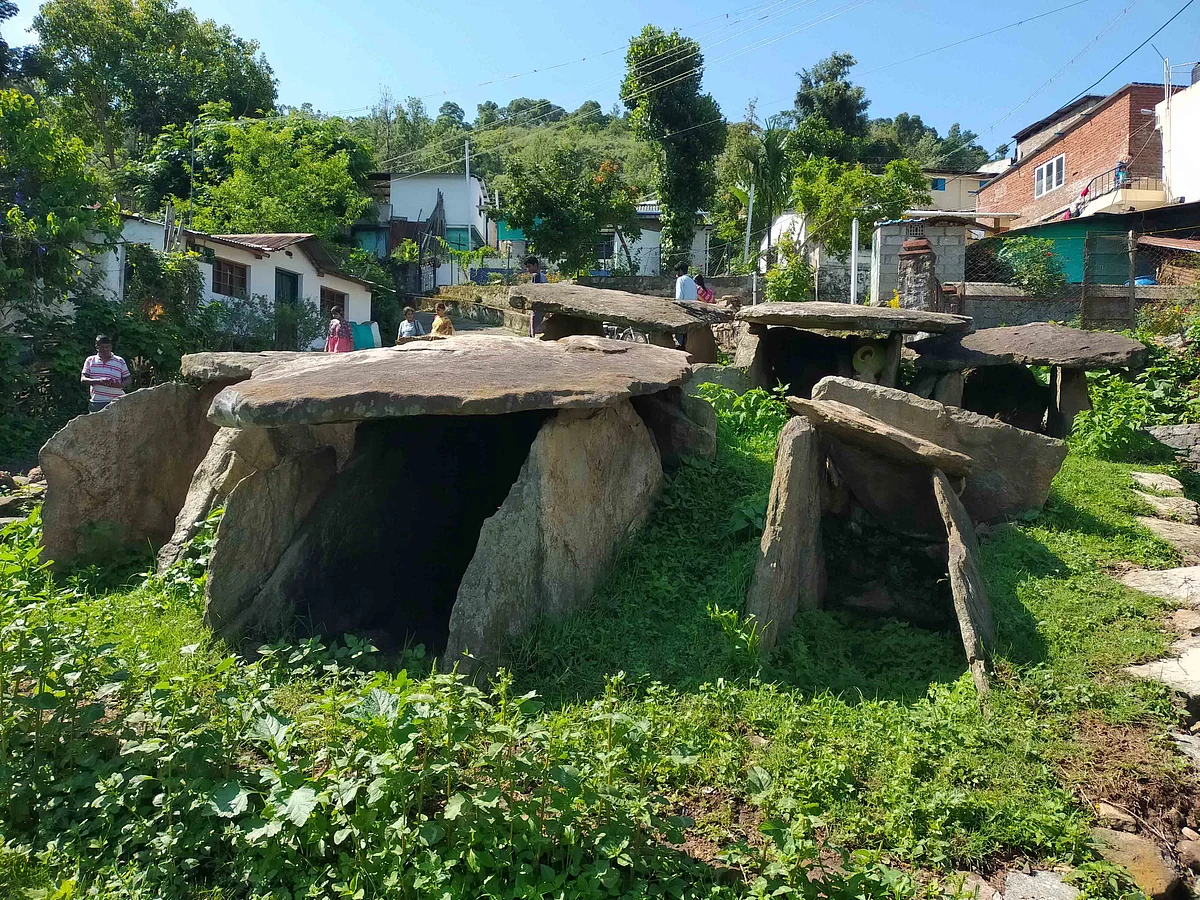 ஆதிமனிதன் குகை